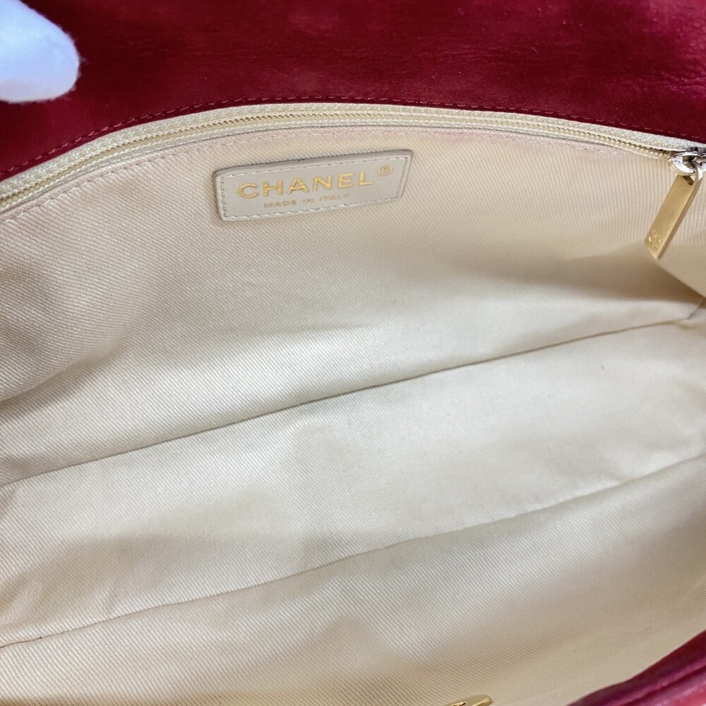 CHANEL Red Leather Shoulder Bag - Picture 4 of 13